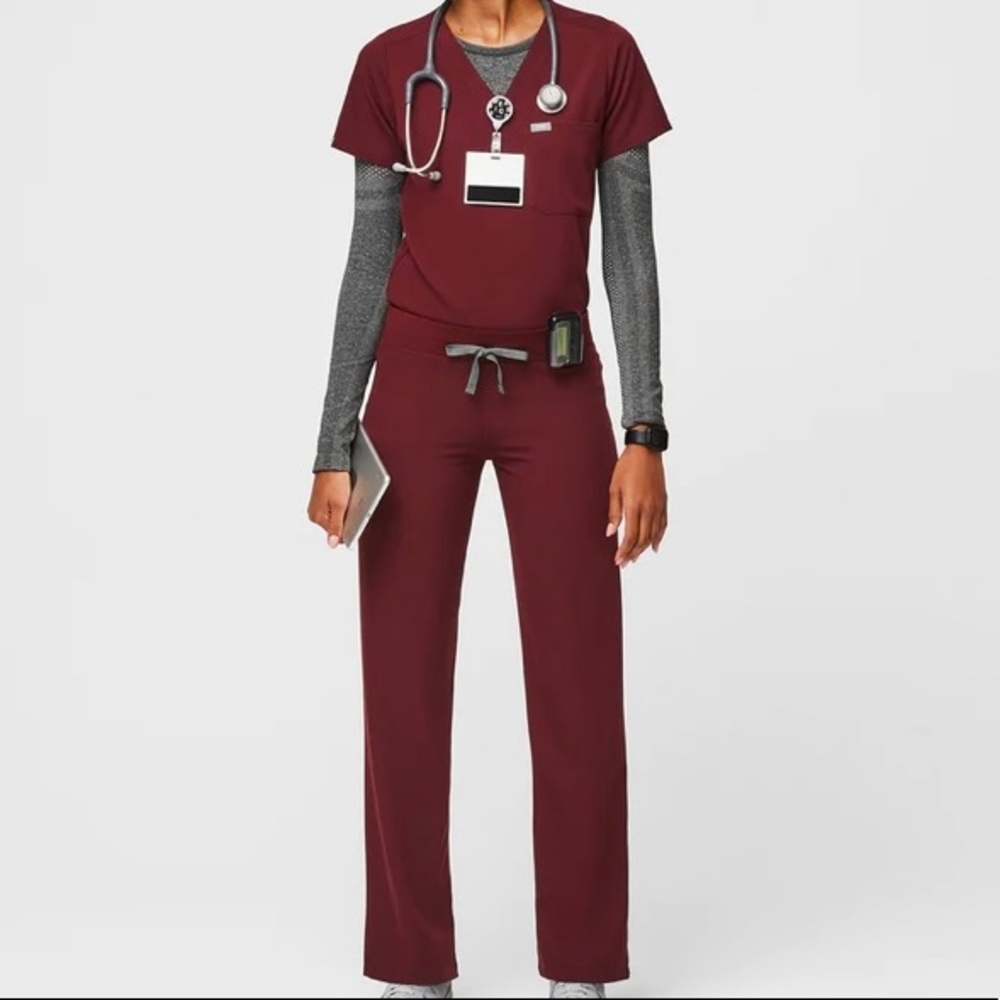 Figs maroon scrub set